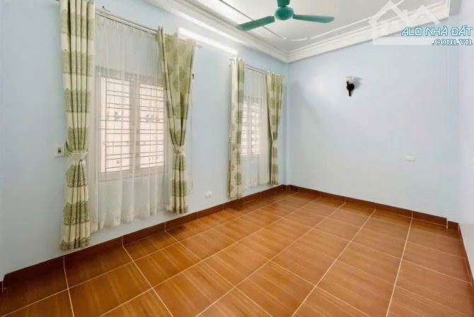 Nhà 50m2, Mặt tiền 4,8m, 2.5 Tầng ô tô tránh ngõ Đoàn Nguyên Tuấn, Trần Hưng Đạo - 1
