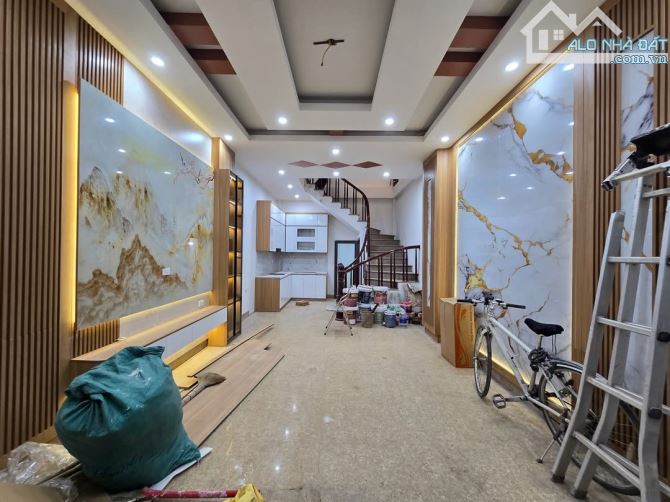 Vũ Tông Phan – 5 Tầng Đẹp, 39m², Full Nội Thất, Cách Phố Vài Bước – 9 Tỷ - 1
