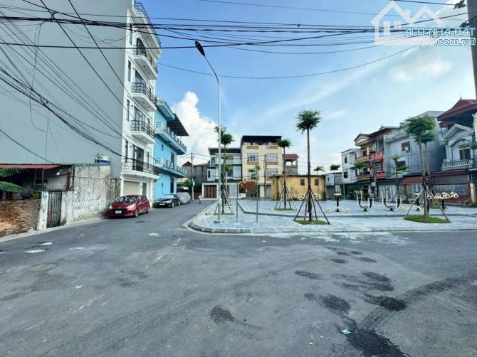 🕊️🕊️🕊️ CHÍNH CHỦ GỬI BÁN NHÀ 3 TẦNG - OTO TRÁNH - VIEW HOA VIÊN - GẦN BỆNH VIỆN NHIỆT Đ - 1