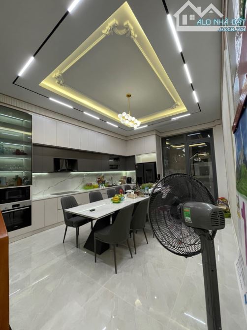 XE HƠI VÀO NHÀ! Bán Nhà 5 Tầng Thang Máy Lê Văn Sỹ, 75m2, 19 Tỷ TL - 1