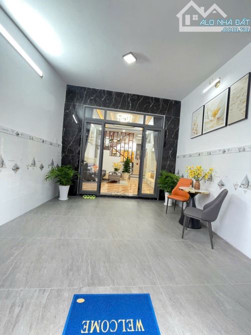 Nhà đẹp long lanh 3 lầu DT: 4.02 * 15.5 giá nhỉnh 6 toi - 1