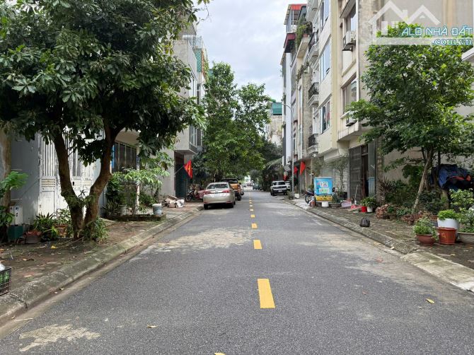 BÁN NHÀ TĐC GIANG BIÊN,40M2-10,X TỶ-CẠNH VINHOMES-TIỆN ÍCH NGẬP TRÀN - 1