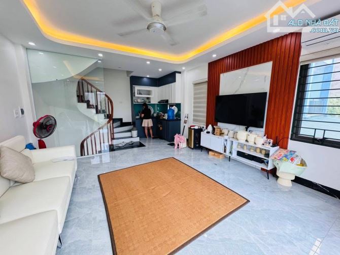 Bán nhà Phú Thượng, gần trường C3 Tây Hồ, 50m, 5 tầng 8.6 tỷ, ngõ rộng thông thoáng - 1