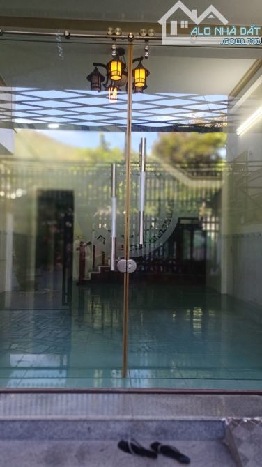 NHÀ 2 TẦNG 100m2 N:5m, MẶT TIỀN KD, ĐỐI DIỆN CHỢ GHỀNH RÁNG, QUI NHƠN. - 1
