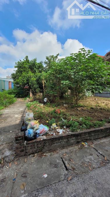 Bán 40m2 đất Đông Mỹ - Thanh Trì, ô tô tải vào đất, trước nhà thoáng vĩnh viễn, Chỉ hơn 2 - 1