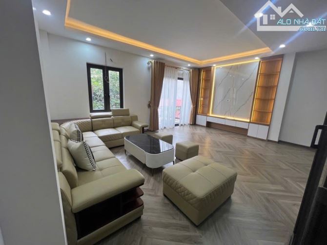 VỊ TRÍ LÕI LONG BIÊN - 6 TẦNG THANG MÁY - FULL NỘI THẤT-CÁCH MẶT PHỐ 40M - 1
