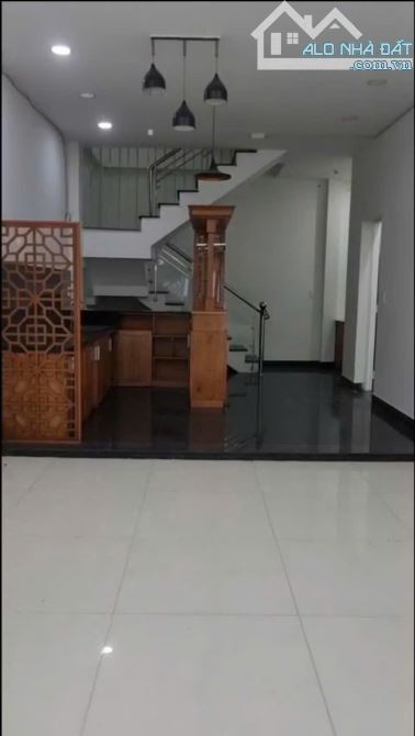 Nhà sân đậu oto ngay Linh Đông, 8x15, 1 trệt 1 lầu, 3pn 2wc. Phù hợp ở + vp cty - 1