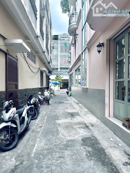 Bán nhà Quận 1, mặt tiền thụt Bùi Thị Xuân, xe hơi vào nhà, nhỉnh 28 tỷ (TL). 4.2m × 18.5m - 1