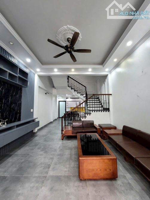 Bán căn nhà 3 tầng ngõ phố Nguyễn Hữu Cầu, ph Hải Dương, TP HP, 95.6m2, mt 4.5m, 4 ngủ - 1