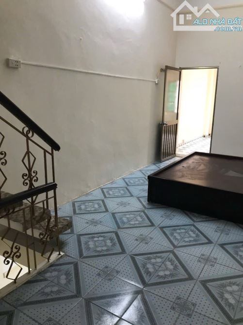 Cho thuê nhà trong ngõ 102 Kim Ngưu, Thanh Nhàn, Hai Bà Trưng. DT 50m x 2.5 tầng, giá 8tr - 1