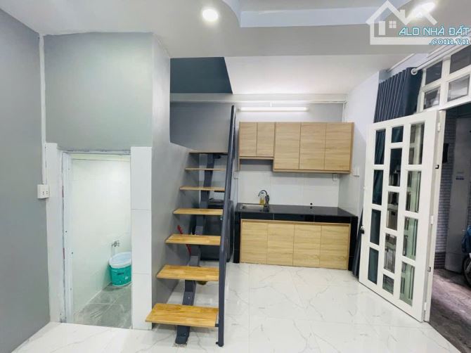 Nhà Thạch Lam khu VIP Tân Phú, 3 tầng, ngang 4.2m, chỉ 2.4 tỷ - 1