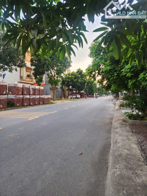 Bán lô đất Nguyễn Quyền. Thuộc ĐHL. dt.115m. mt.5m. hướng TB giá.13,7 tỷ - 1