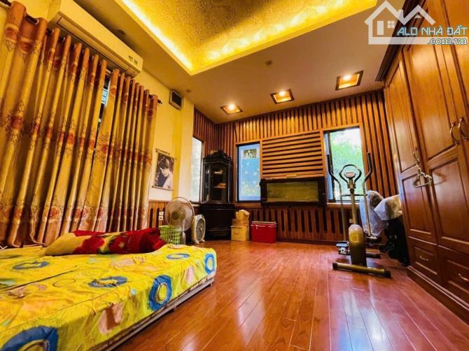 BÁN GẤP NHÀ PHÂN LÔ Gần Chùa Láng Ô TÔ CÁCH CHỈ 15m- DT40x 4Tầng - Mặt Tiền 4.2m -Giá 10TỶ - 1