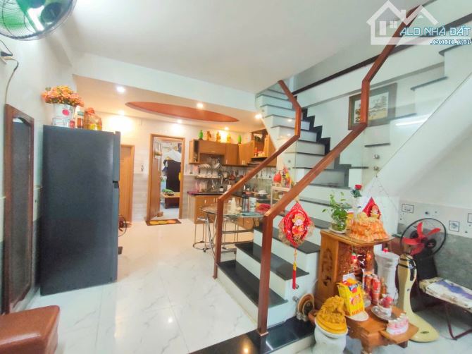 Trung tâm Q7 sát Q4, Q1 - Nhà 5 tầng 4x17m Thiết kế đẹp có 8 Phòng riêng, chỉ 8 tỷ - 1