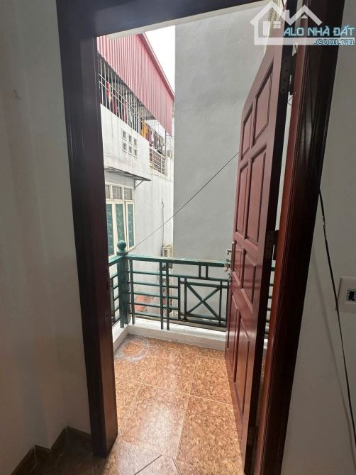 Cho thuê nhà nguyên căn ngõ 358 Bùi Xương Trạch. 45m2 x 5 tầng, 3 ngủ 12 triệu - 2