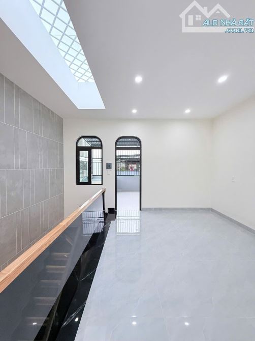 Nhà 3 tầng mới xây full nội thất 100% . Kiệt oto 8m Nguyễn Lương Bằng . DT:72m , ngang 5m - 2