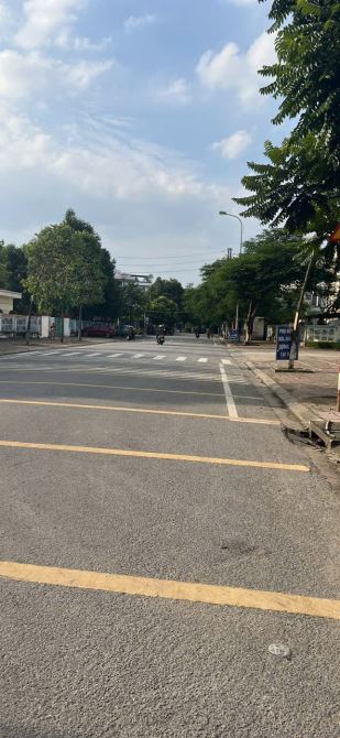 Bán nhà xây Thô 3 Tầng . Lê Hồng Phong . dt 81,6m . mt 5m . hướng B . giá 10 tỷ 2 - 2