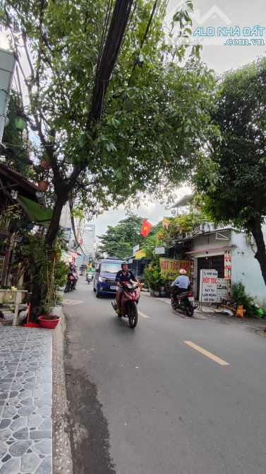 Mặt tiền kinh doanh,  chợ An Nhơn,  p6, GV,  100m2,  đường oto tránh 10.6Tỷ - 2