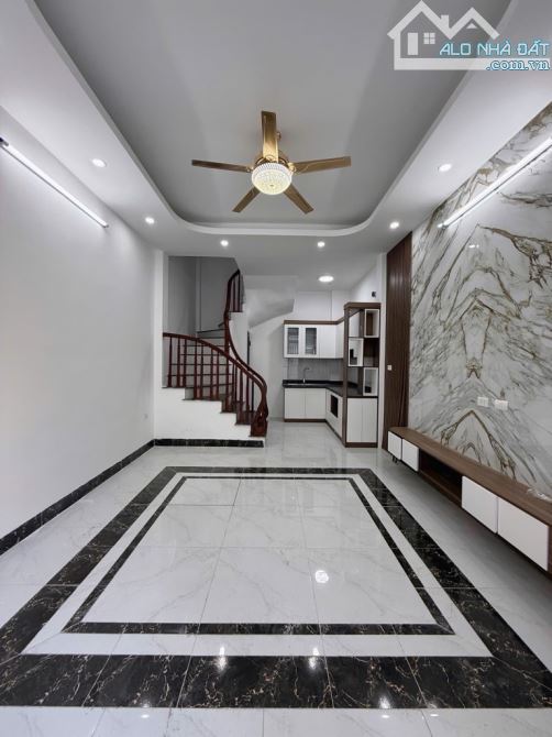 BÁN NHÀ VIỆT HƯNG -5 TẦNG MỚI KÍNH KOONG - GẦN CÔNG VIÊN - KĐT VIỆT HƯNG- ĐẦY ĐỦ CÔNG NĂNG - 2
