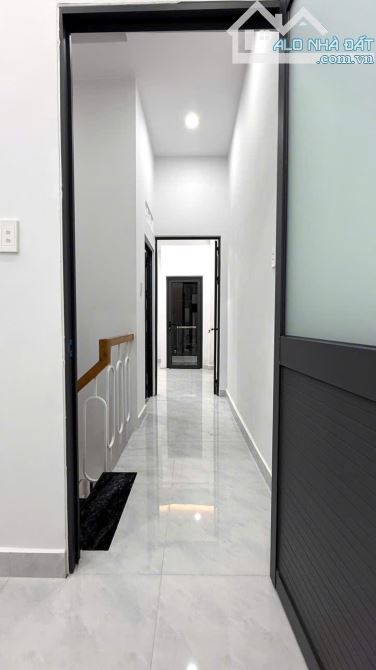 Gần Văn Cao Tân Phú 2 Tầng -Hẻm Thông Thoáng -Đã Hoàn Công Đủ - Chỉ 3,18Tỷ. -DT: 3 x 8m, T - 2