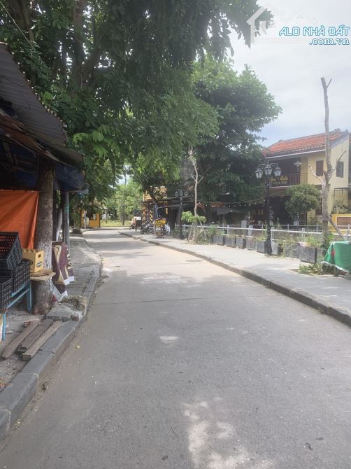 Bán đất tặng nhà cấp 4 Trần Phú Hội An 304m2 giá 40 tỷ - 2