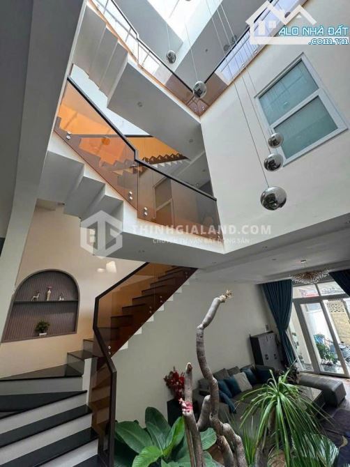Bán Gấp Nhà 2 Lầu Đẹp Lung Linh – Hẻm 2 Ô Tô – Nam Kỳ Khởi Nghĩa – 139m² – Giá Chỉ 11.5 Tỷ - 2