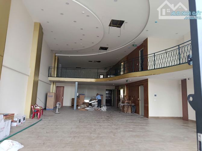 Mặt bằng view biển, trống suốt, diện tích 250m2, giá chỉ 30 tr/tháng - 2