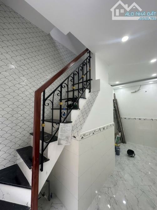 Bán nhà mặt tiền giao giữa Bùi Minh Trực và Phạm Thế Hiển. Thông xe hơi 2 chiều - 2