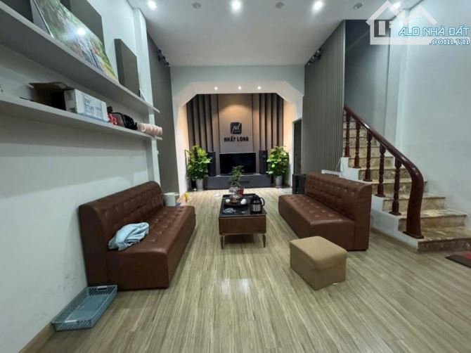 Bán nhà Tô Hiệu Hà Đông, trung tâm quận, nhà đẹp, 9 tỷ - 2