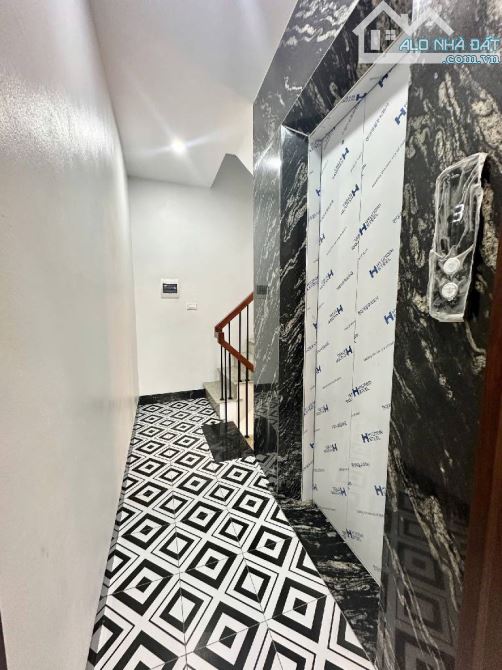 NHÀ AN DƯƠNG VƯƠNG 30m2 XÂY 5 TẦNG GIÁ CHỈ 8.2 Đ DÂN XÂY CHẮC CHẮN - 2