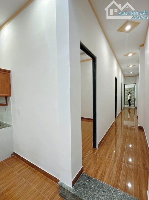 Kẹt tiền bán gấp căn nhà ở Tân Thông Hội - Gần chợ Việt Kiều - 890 Triệu - Sổ Hồng Riêng - 2