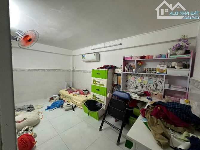 80m2, 1 sẹc Vĩnh Khánh, đúc 3 tầng, 5 PN, SHR – 7,25 tỉ. - 2