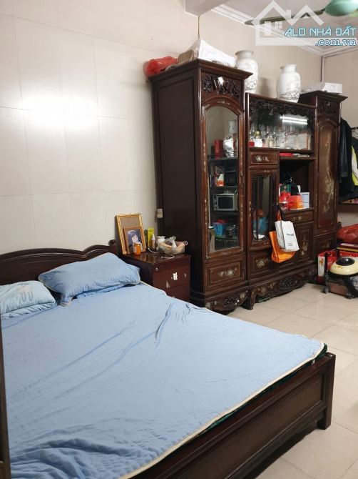 Bán nhà Hoàng Cầu quận Đống Đa 96m2 3Tầng MT4.8m-Ô Tô Tránh Ngõ Thông Kinh Doanh Đẹp - 2
