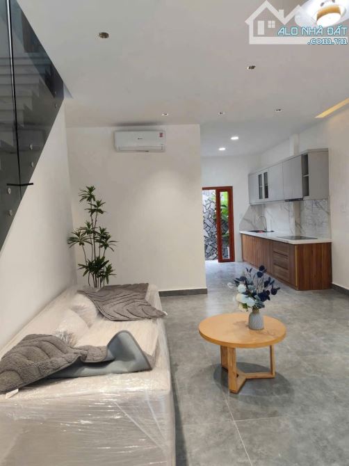 Nhà đẹp 1 sẹc Dương Thị Mười - Ngay chợ Hạt Điều - 60m2 -  2 tầng - Chỉ 4,98 tỷ - 2