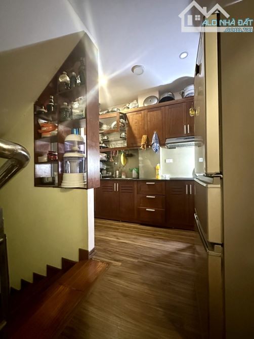 Bán nhà Mặt phố Víp Hoàn Kiếm, vỉa hè rộng, 6 tầng kinh doanh đỉnh, 30m, MT4m, giá 30 tỷ. - 2