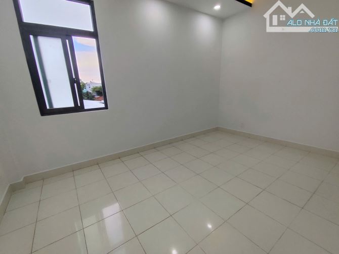 Bán nhà 2 tầng gần chợ đại hải , Trần Văn Mười Hóc môn giá 3t580 - 2