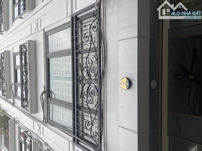 BÁN NHÀ PHỐ BÁT KHỐI,NHÀ ĐẸP - FULL NỘI THẤT GỖ VIP - Ô TÔ ĐỖ CỬA - NGÕ THÔNG - GẦN HỒ, GI - 2