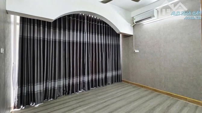 Cho thuê nguyên căn sát Mặt Tiền Võ Văn Tần - P5- Q3 - 200m2 - 2