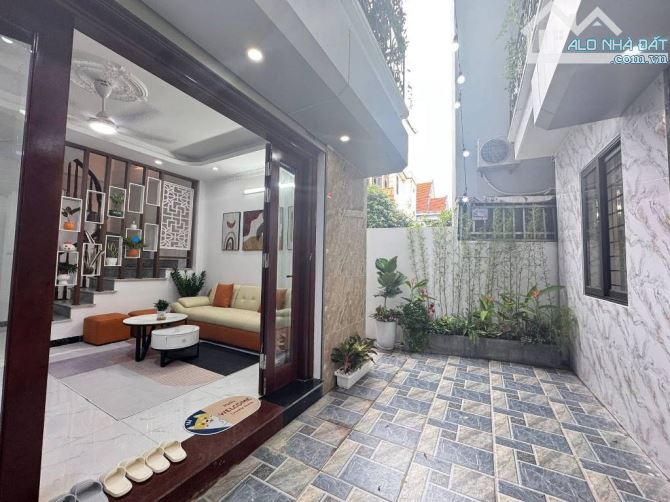 BÁN NHÀ ĐƯỜNG CỔ LINH 35M2, 5 TẦNG, 5.8 TỶ NHÀ ĐẸP Ở NGAY, GẦN Ô TÔ - 2
