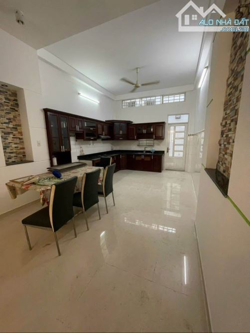 Nhà đẹp ĐCT 20tr/tháng cạnh Thuận Kiều MT Học Lạc, Quận 5. Chỉ 5tỷ720/ 72m2 (4x18) Sổ sẵn - 2