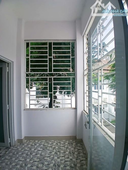 B.ÁN NHÀ MT ĐƯỜNG SỐ, Ô TÔ NGỦ TRONG NHÀ, 2 MĂT THOÁNG, P. PLB Q9 - 2
