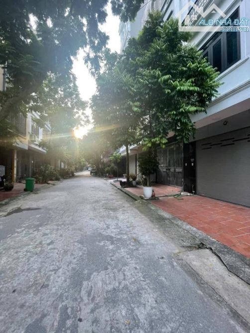 Bán đất dịch vụ Hàng Bè,Kiến Hưng. Vị trí đẹp, đông dân cư. Giá 13 tỷ, dt 50m × Mt 4m - 2