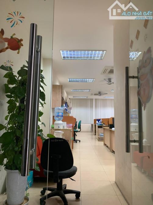 Bán nhà mặt phố Trần Quốc Vượng , quận Cầu Giấy, 136m2 , MT 6m, 10 tầng hiện đại. - 2