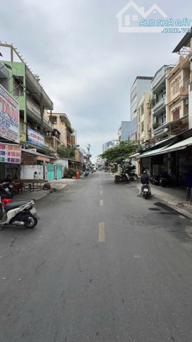 Mặt tiền Quận 11. Đường 16m ra 3/2. DT: 4x20m. Nở hậu. 6 Tầng thang máy - 2