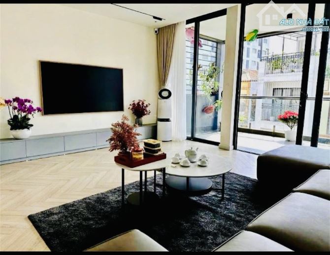 Bán nhà KHU HOÀNG CẦU 90m2, 7 tầng thang máy - 2 mặt thoáng -Ô TÔ tránh - KD nhộn nhịp - 2
