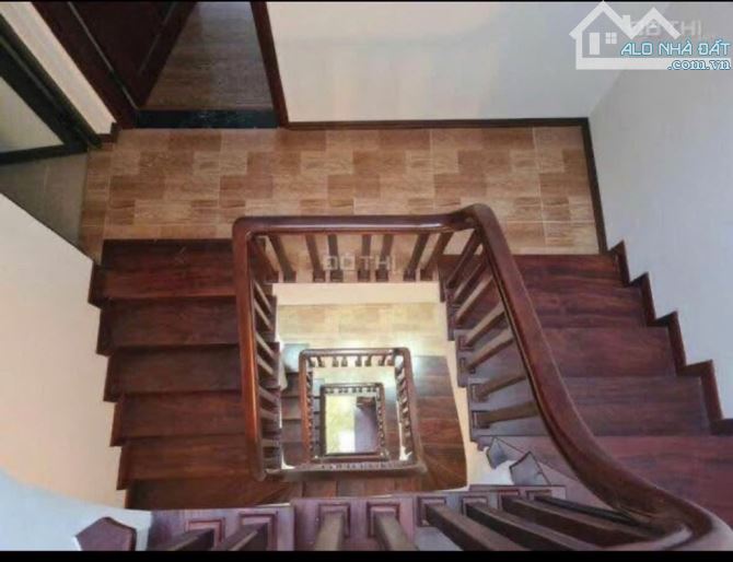 Bán nhà Phố Trạm - ngõ nông - gần ô tô - giá rẻ nhất khu vực - 5 tầng - 6.2 tỷ - 2