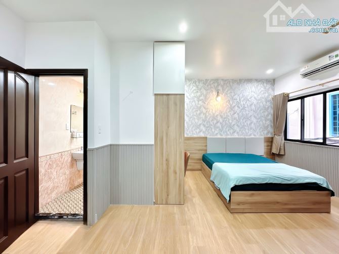 Cho thuê căn hộ ban công quận 1 gần chợ Bến Thành, cầu Ba Son - 2