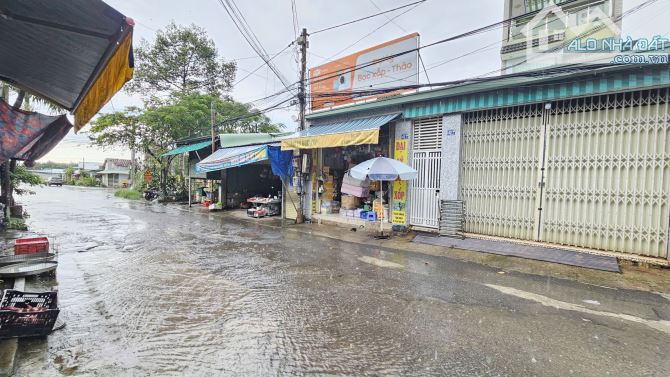 mảnh đất 10ty3 TL 2 sổ có một nhà cấp 4 và một nhà 1 trệt 2 lầu ngay chợ Kinh doanh - 2