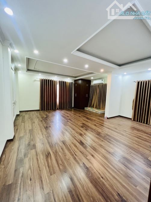 9 TỶ HƠN - 60M2 - 5 TẦNG - THANG MÁY - Ô TÔ VÀO NHÀ - LÔ GÓC - TRUNG TÂM BỒ ĐỀ - 2