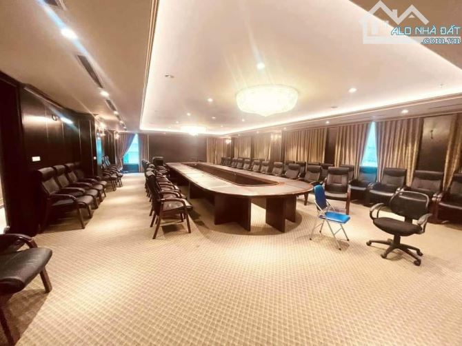 Bán tòa nhà văn phòng phố Trần Thái Tông , 138m2 , MT8m, 9 tầng đẹp, hiện đại. - 2